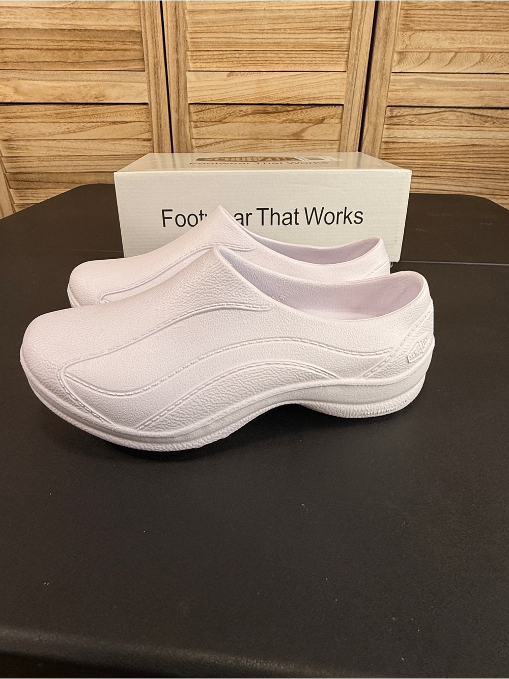 Scrub Zone Footwear That Works Slip-On Comfort Shoes White Womens 7 Mens 5 NWT